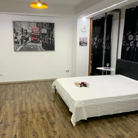 Cultul Patrei - Alba Iulia Square * בוקרשט